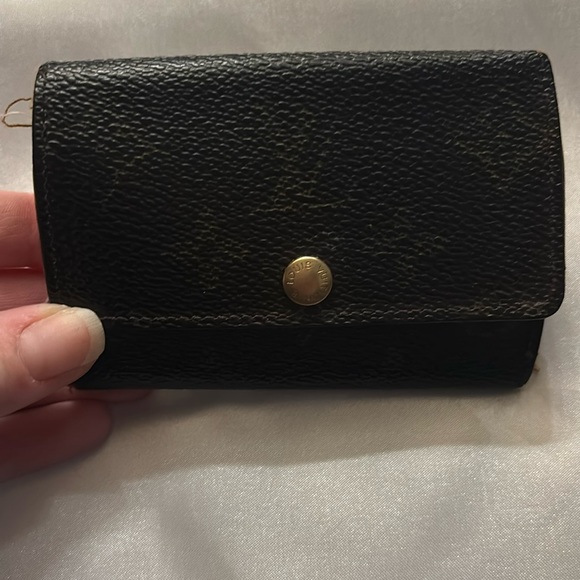 Authentic pre loved Louis Vuitton 6 ring keyholder with card slot - Picture 1 of 9